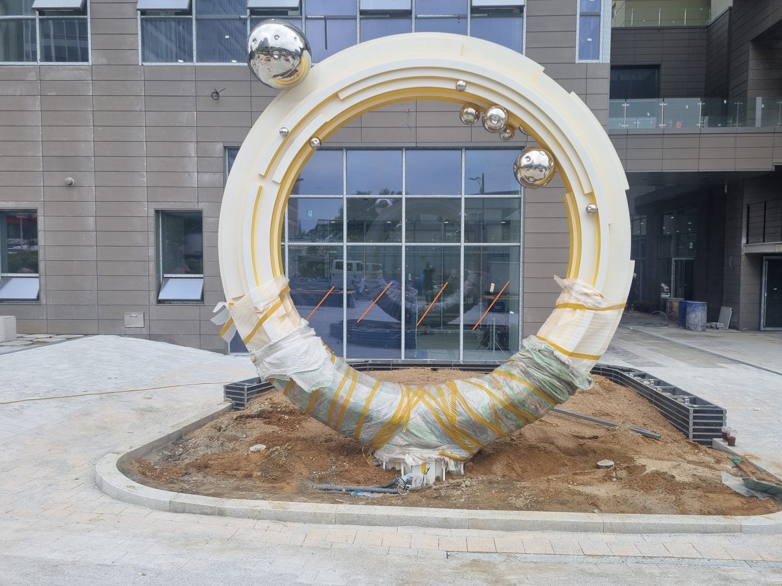 오산 세마역 더 써밋 조경형 야외 벤치 2