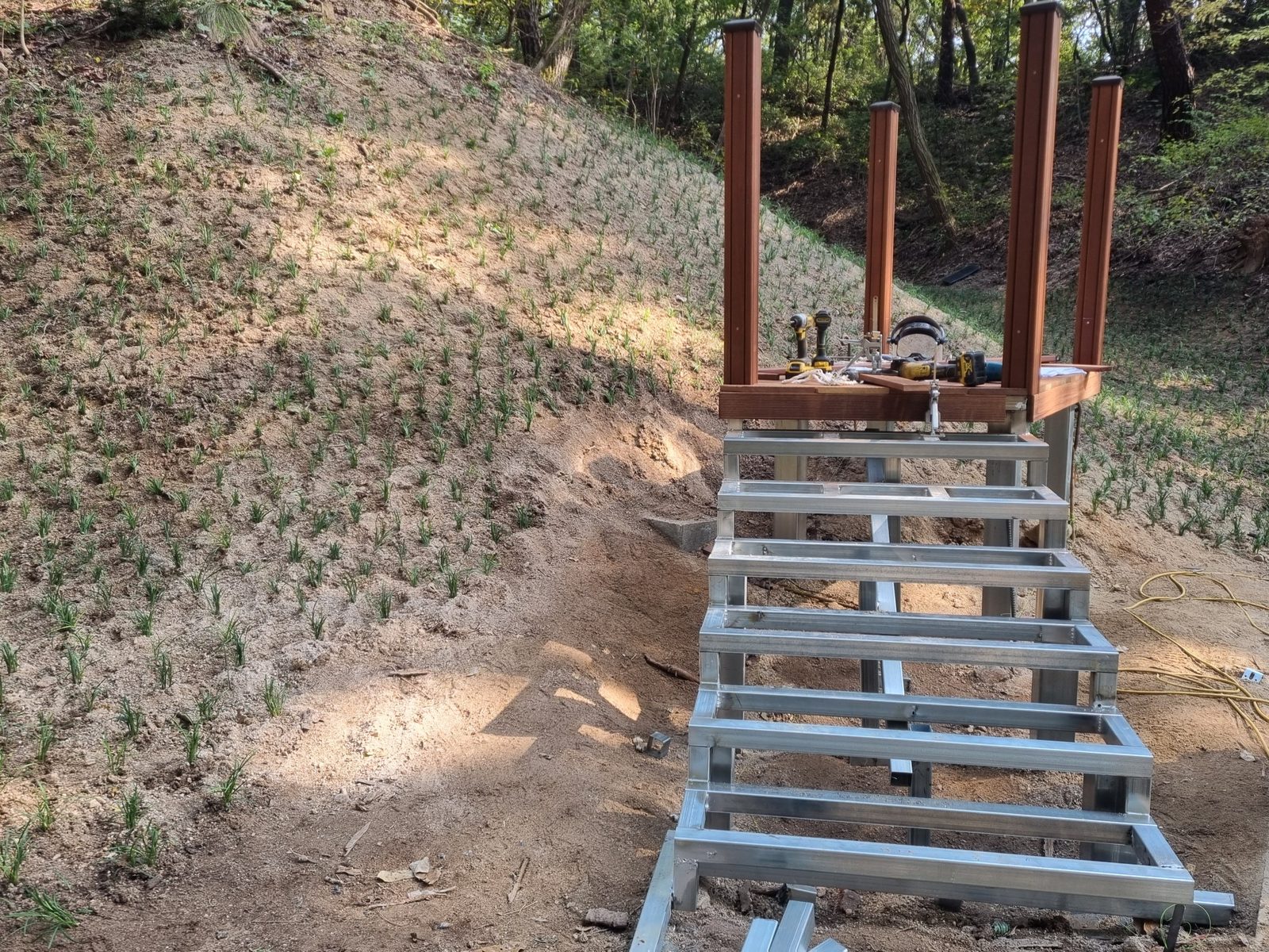 국립4·19민주묘지 모래공원 합성목재 데크 6